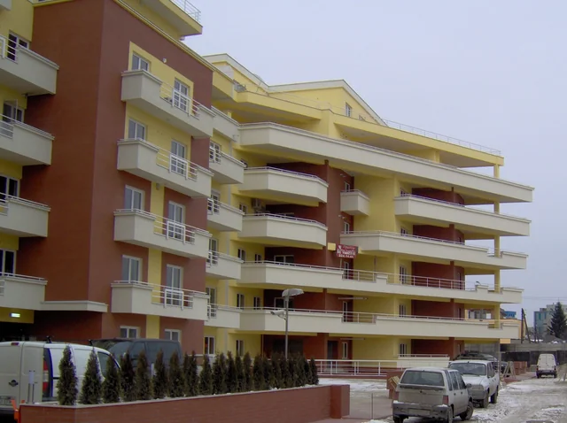 Exterior facade, balconies and terraces of the apartment building in Cartier Francez.