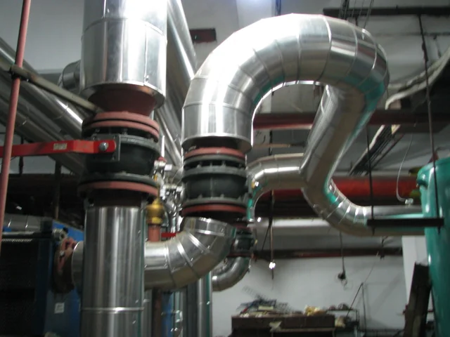 General Turbo — Detaliu al conductelor termoizolate, al coturilor și al racordurilor.