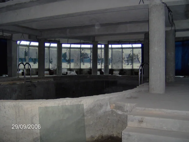 Hotel Rex Mamaia — Indendørs poolområde på Hotel Rex under anlægsarbejder.