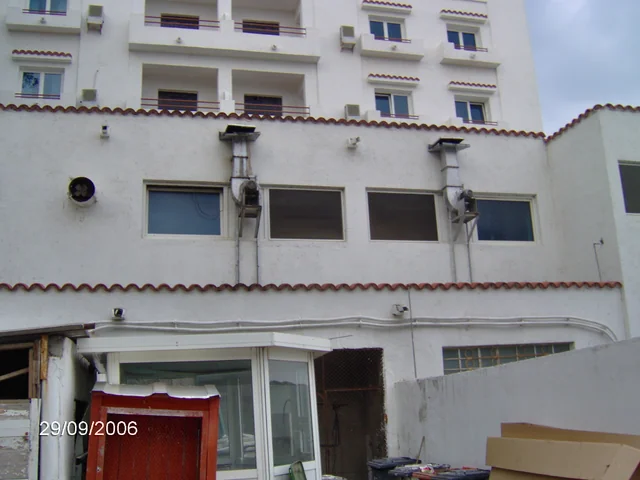 Hotel Rex Mamaia — Hotel Rex servicegård og udvendig facade under arbejdet.
